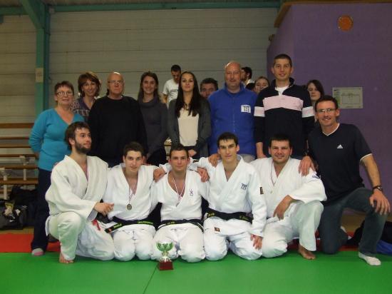 LE GROUPE SENIORS ET SES SUPPORTERS